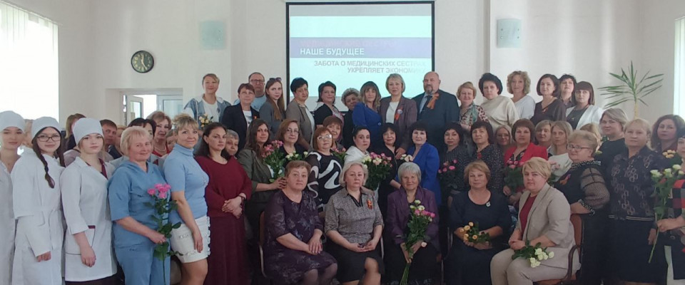 В Донецкой Народной Республике поздравили акушерок, медицинских сестер, фельдшеров, лаборантов с предстоящими профессиональными праздниками!