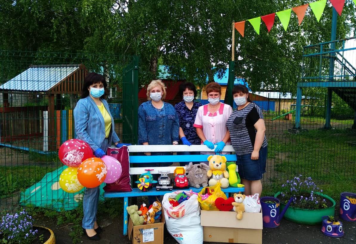 В Омске прошла Всероссийская акция, посвященная Международному дню защиты детей "Чужих детей не бывает"