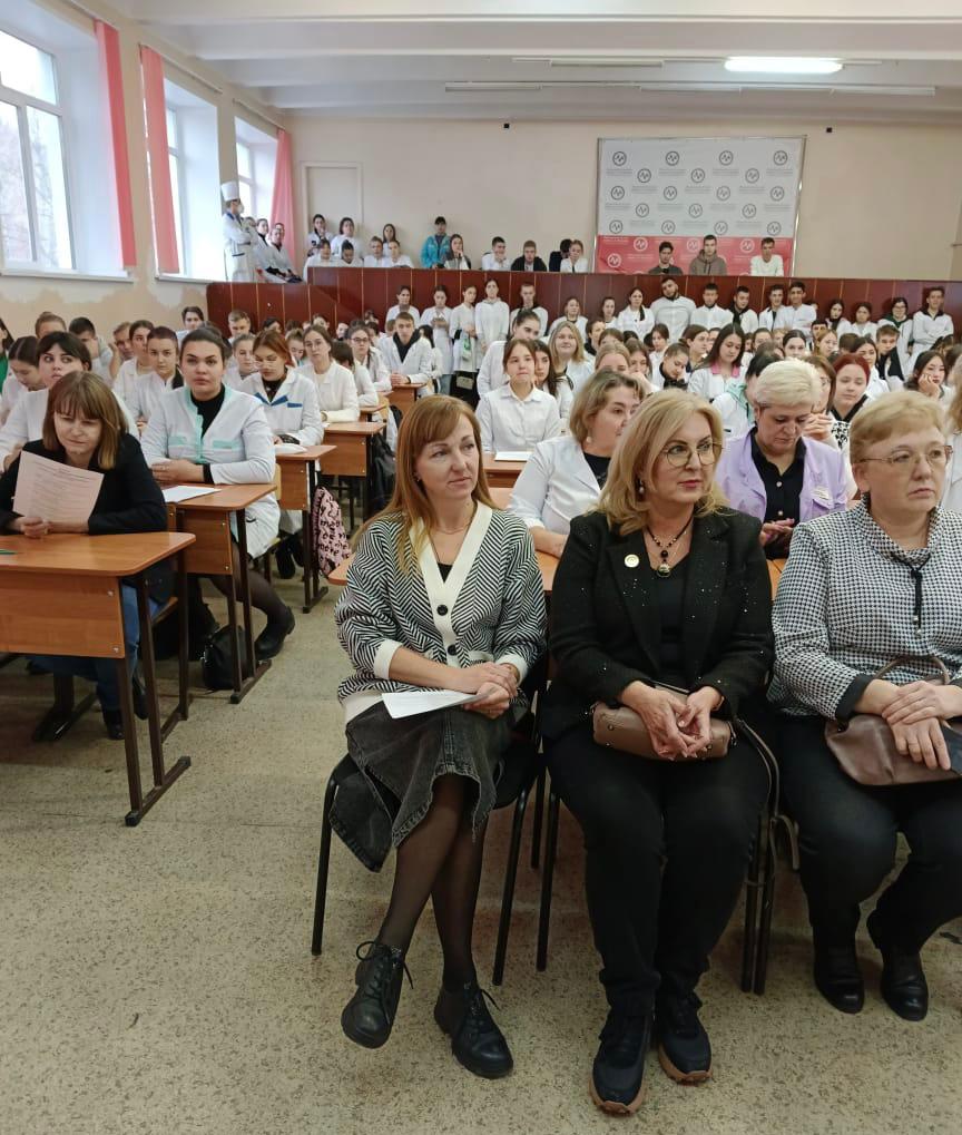 Ульяновские специалисты обсудили особенности социальной адаптации выпускников в современных условиях.
