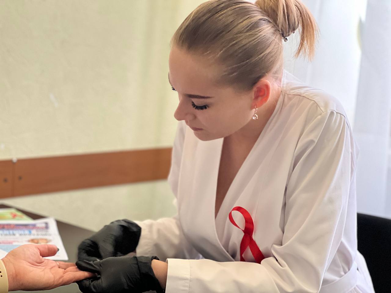Узнай свой тест: в День борьбы со СПИДом В Донецкой Народной Республике прошла масштабная акция